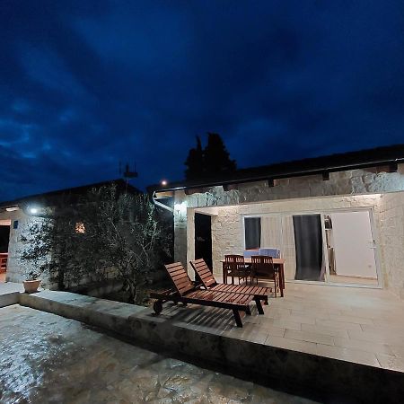 Apartmani Morovi Dvori Drage Ngoại thất bức ảnh