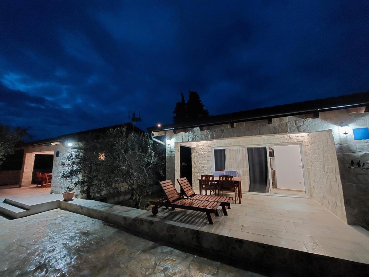 Apartmani Morovi Dvori Drage Ngoại thất bức ảnh